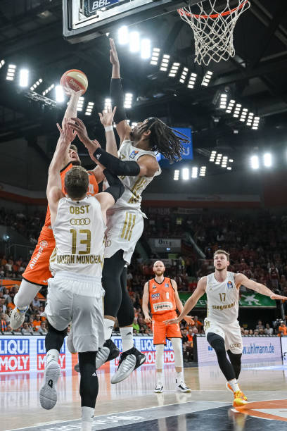 球背景下 球背景下